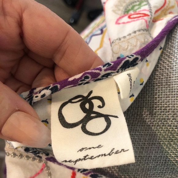 🕚 BEAUTIFUL COLORFUL TOP SIZE SMALL - Picture 5 of 5